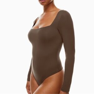 Babaton Contour Squareneck Longsleeve Bodysuit in Coffee Bean Brown Size Small